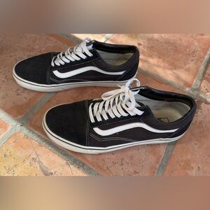 Vans Men's Classic Old Skool Black and White Sneakers